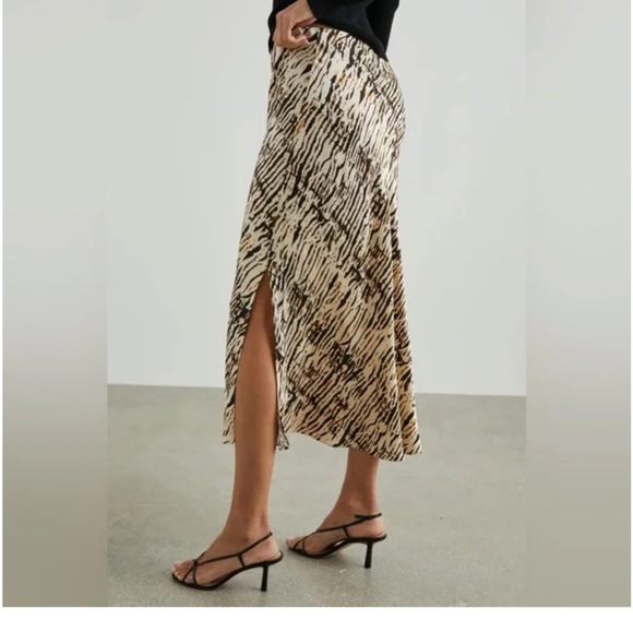 Brown and White Patterned Skirt - Picture 6 of 7